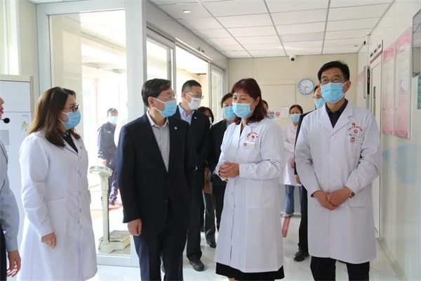 通用技術(shù)集團(tuán)總經(jīng)理、黨組副書記陸益民到通用醫(yī)療西安醫(yī)院調(diào)研(圖2)